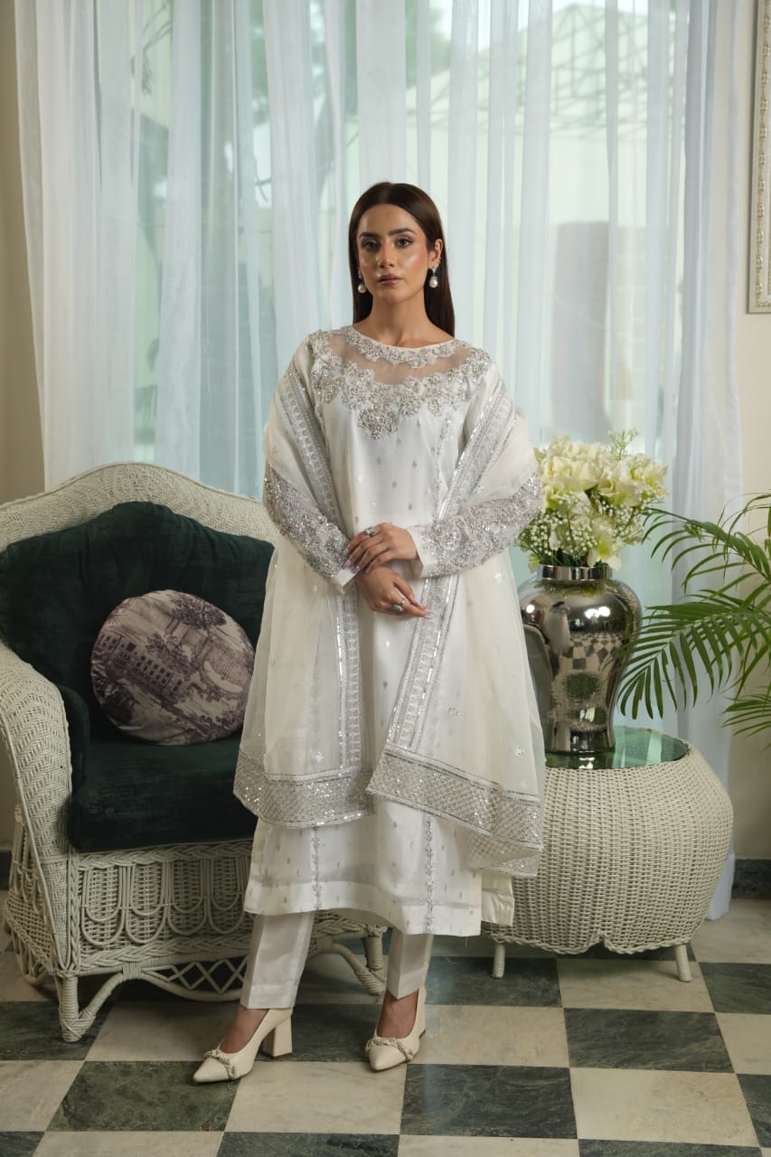 White Embroidery long shirt